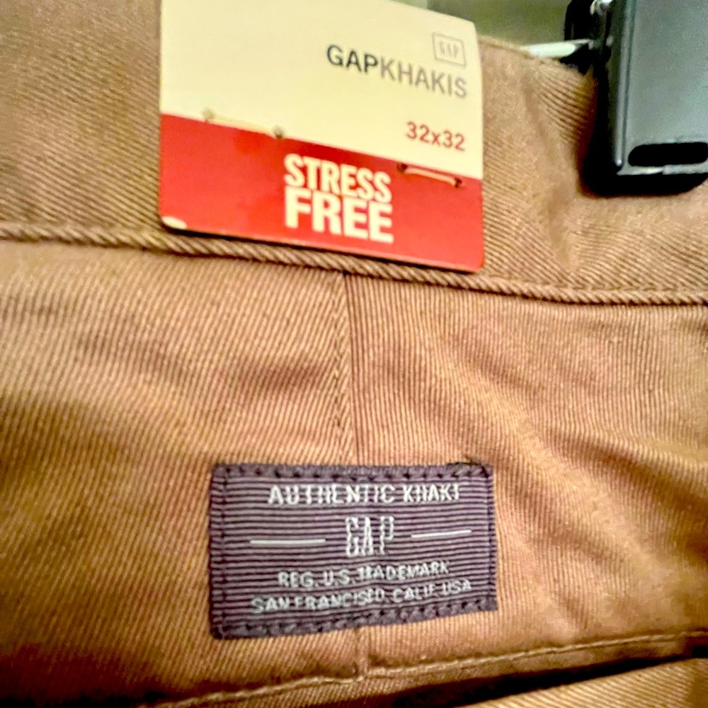 Gap men’s khakis classic fit 32 x 32 new with tags